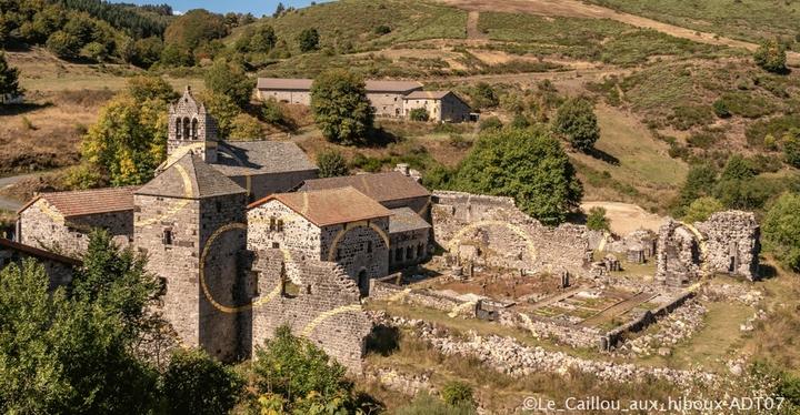 Ligne de partage des eaux Mazan l'Abbaye - Œuvre de Felice Varini