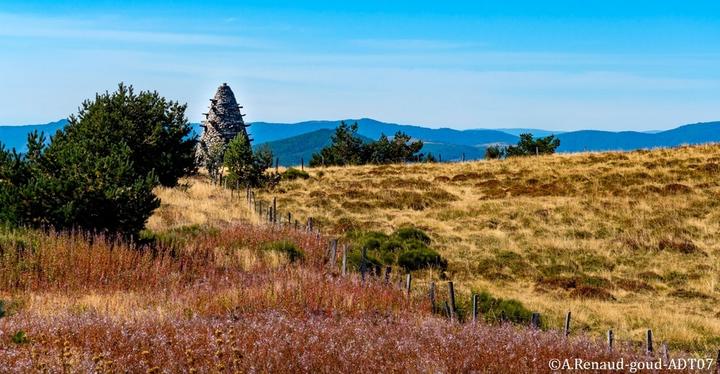 Ligne de partage des eaux La tour à Eau - Oeuvre de Gilles clément