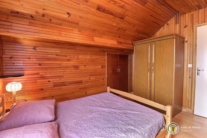 Chambre 2 avec lit 2 places : 140 cm