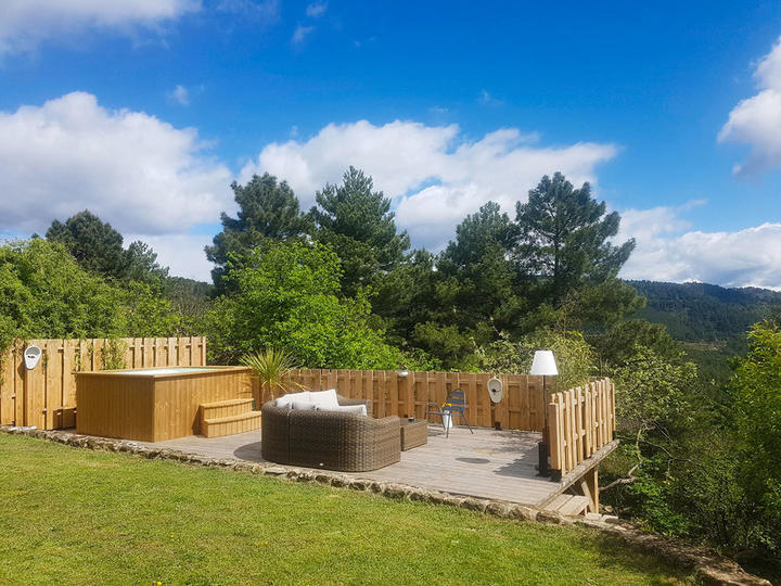 Grand bain nordique (37°C).
Ouvert toute l'année en option.