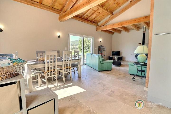 Vue sur la pièce de vie