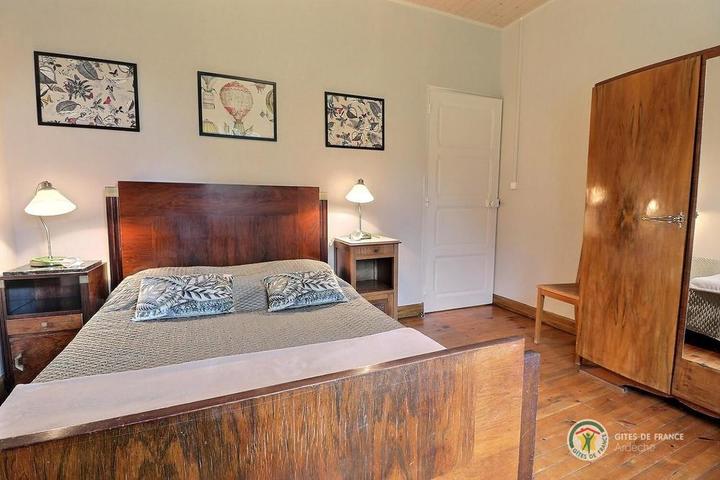 La chambre lit de 140