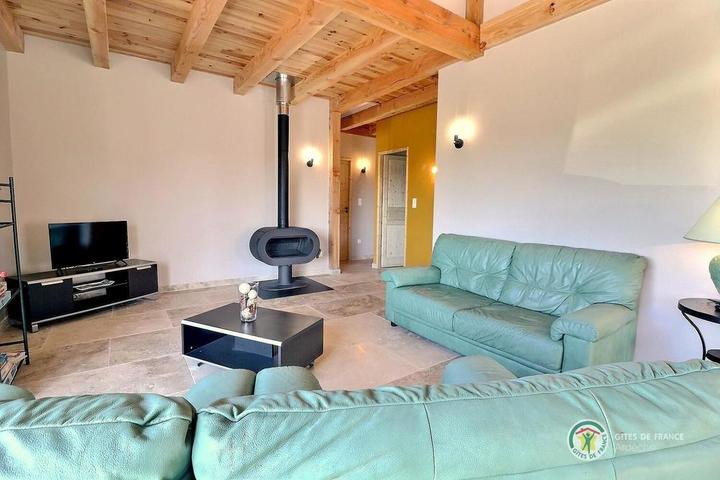 Le salon et son poêle à bois