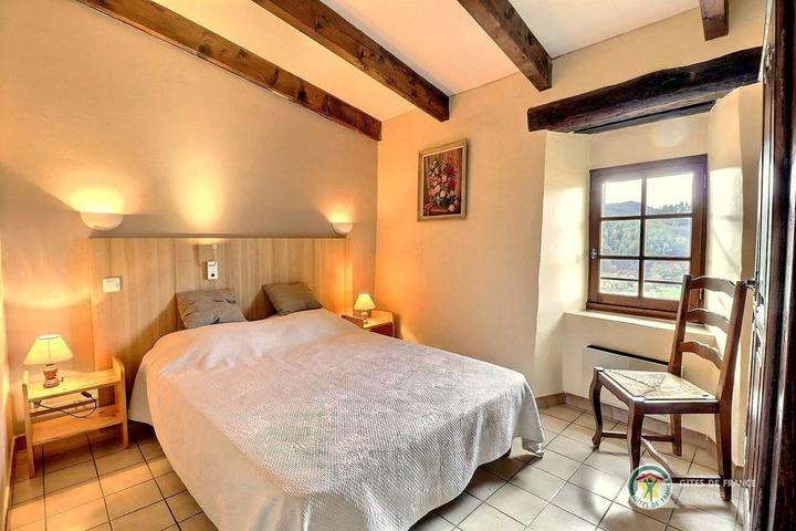 Chambre 1 avec lit en 140 cm