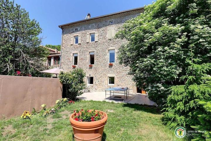La Scola avec jardin table de ping-pong
