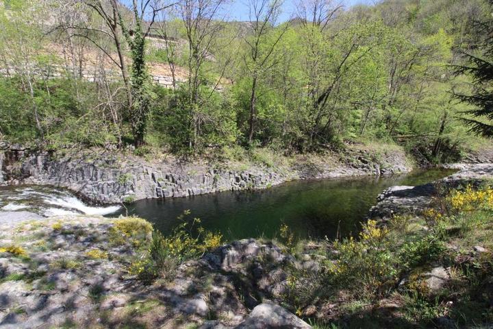Accès rivière - Plage privée au domaine de Pervérange