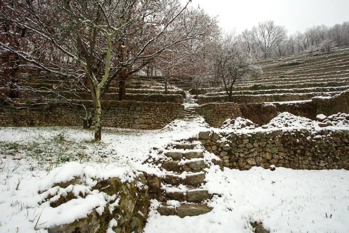 Saint-Pierre-de-Colombier - Terrasses sous la neige ©S.BUGNON Saint-Pierre-de-Colombier - Terrasses sous la neige ©S.BUGNON