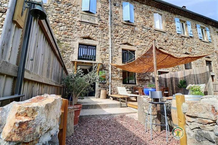 Le Domaine de Pervérange et le gîte La Rivière