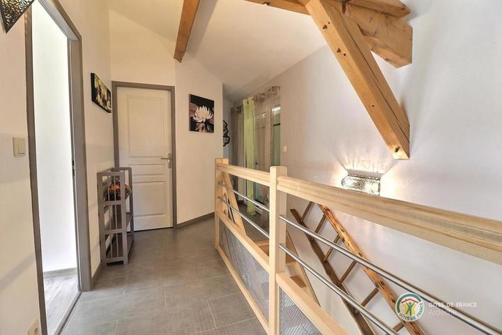 Le couloir desservant les chambres