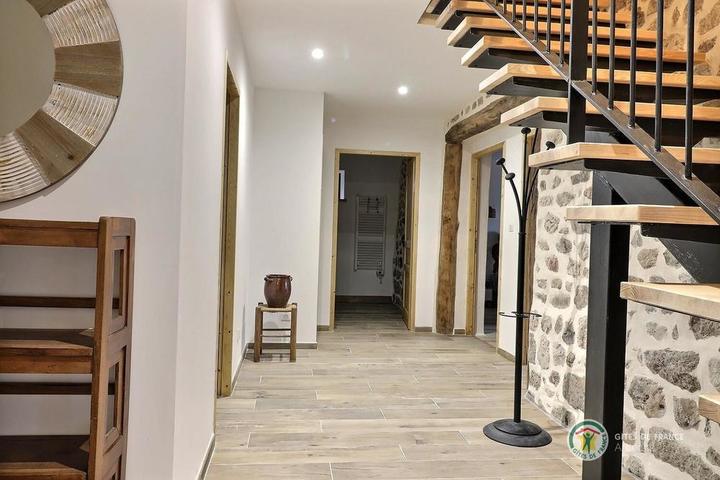 L'accès aux chambres du rez de chaussée