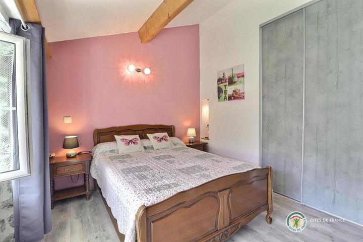 Chambre 1 avec lit de 140