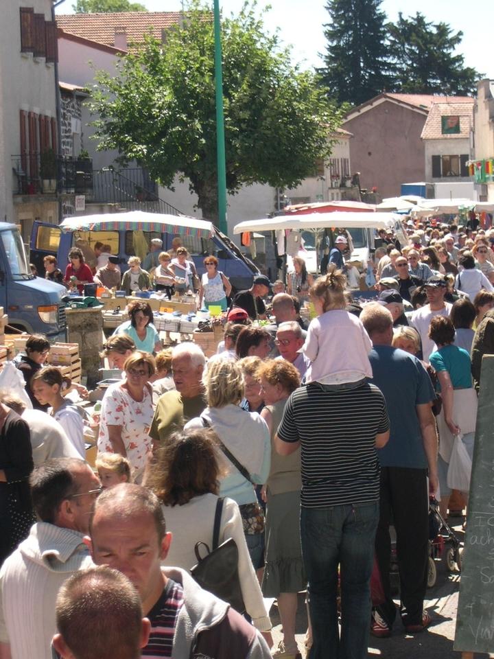 Marché Coucouron Marché hebdomadaire du mercredi à Coucouron