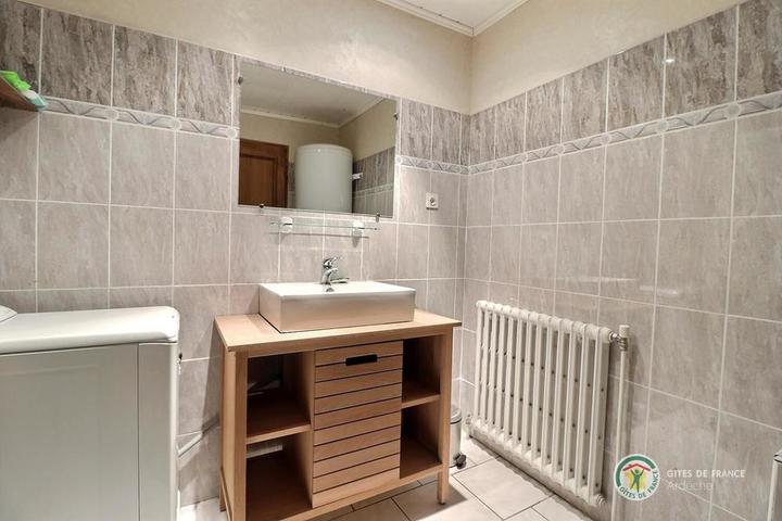 salle d'eau avec douche