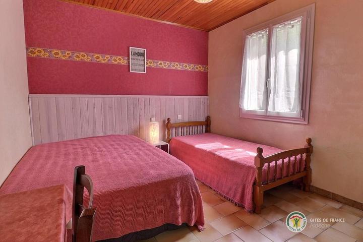 La chambre avec lit de 140 et lit de 90