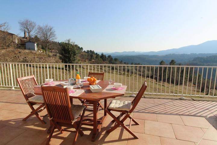 Petit déjeuner en terrasse