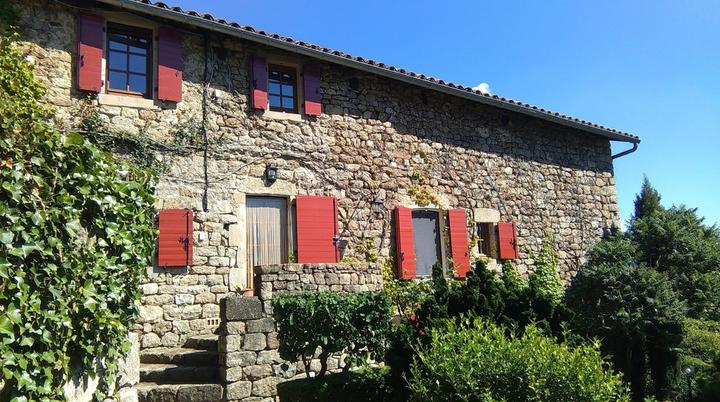 l'oustau de péquéti laboule ardeche vue générale