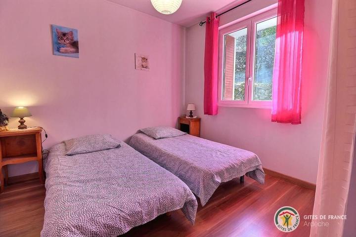 Chambre 2 avec 2 lits en 90