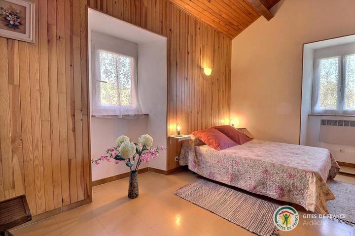 Chambre 1 avec lit en 140*190