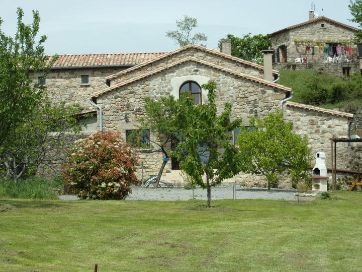 La Ferme de Brison - Gîte Le Poulailler à Sanilhac (Ardèche, France) La Ferme de Brison - Gîte Le Poulailler à Sanilhac (Ardèche, France)