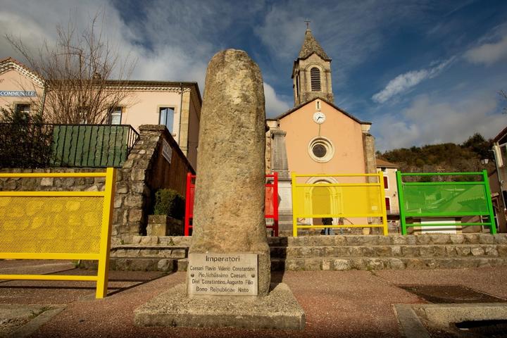 Pont-de-Labeaume - Borne romaine ©S.BUGNON Pont-de-Labeaume - Borne romaine ©S.BUGNON