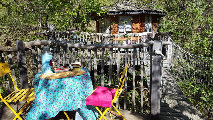 Insolite cabane les Bouches Rouges Faugères