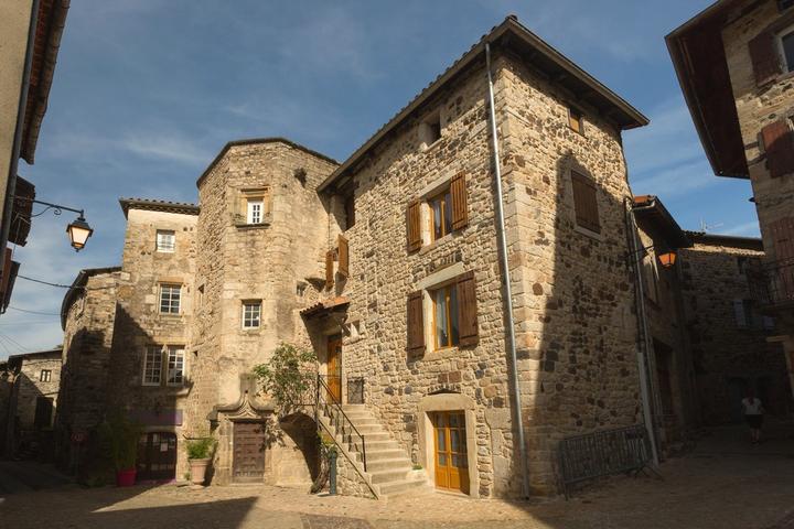 Thueyts - Place Pouget ©S.BUGNON Thueyts - Place Pouget ©S.BUGNON