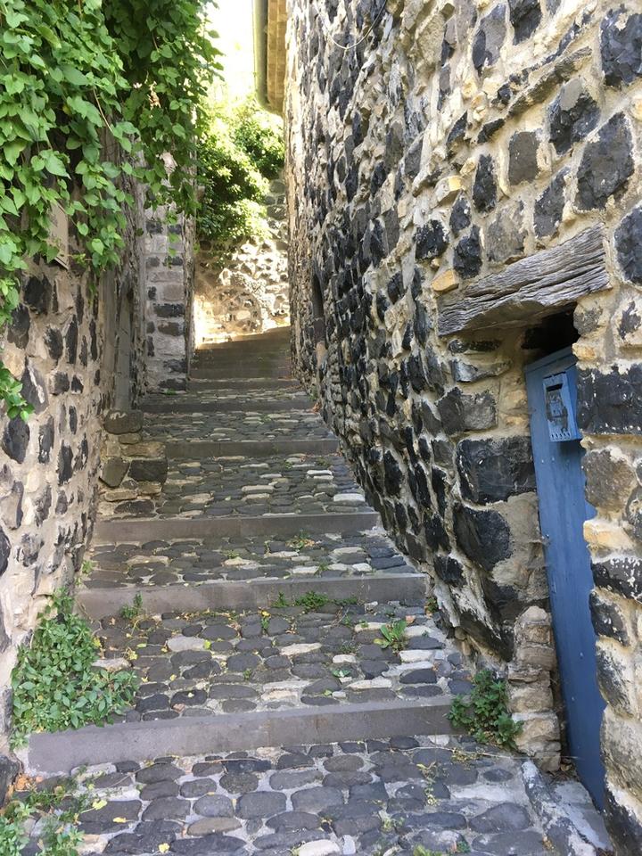 Calade dans le village de Mirabel Calade dans le village de Mirabel