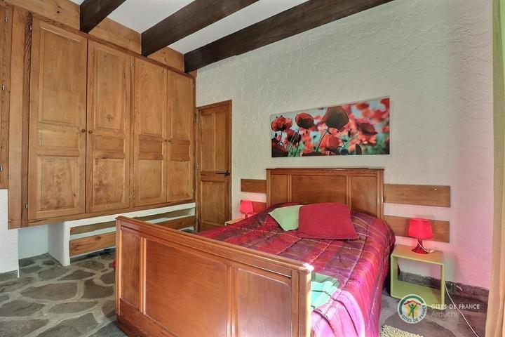 Chambre au rez-de-chaussée lit 140