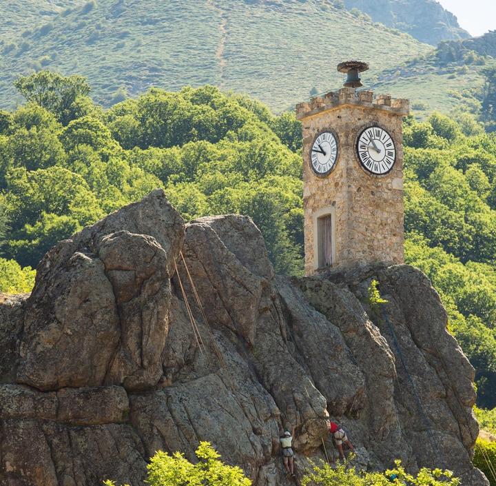Burzet - Escalade à la tour de l'horloge Burzet - Escalade à la tour de l'horloge