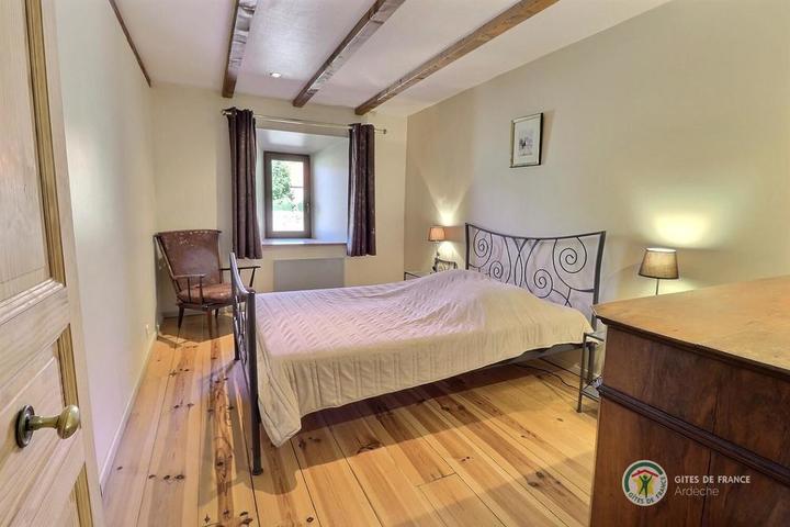 La chambre avec lit de 140 au 1er étage