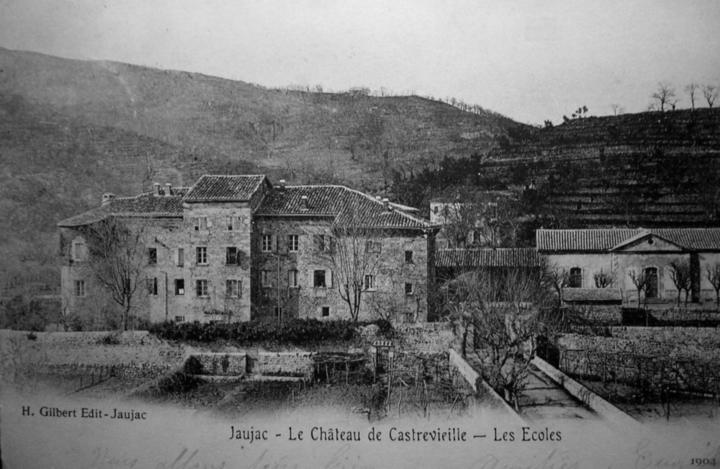 Jaujac - Château de Castrevieille en 1904 ©H.Gilbert edit ©Mairiedejaujac Jaujac - Château de Castrevieille en 1904 ©H.Gilbert edit ©Mairiedejaujac