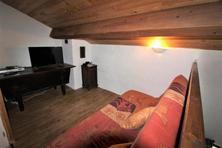 la mezzanine basse avec canapé clic-clac