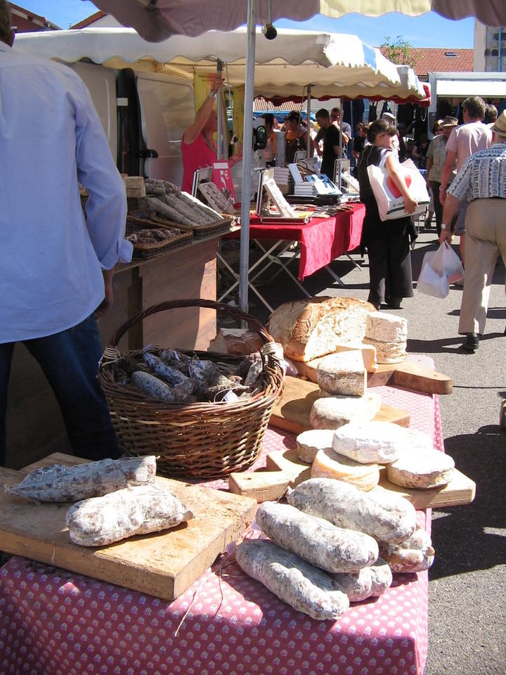 Marché Coucouron Marché hebdomadaire du mercredi à Coucouron