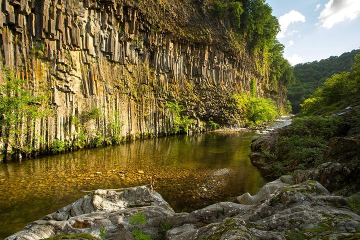 Fabras - Orgues basaltiques dans la vallée du Lignon-3 ©S.BUGNON Fabras - Orgues basaltiques dans la vallée du Lignon-3 ©S.BUGNON