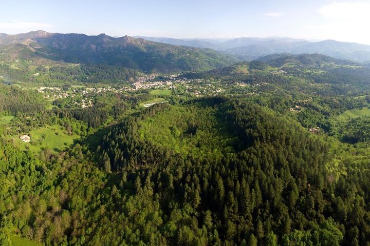 Jaujac - Volcan de la Coupe de Jaujac vu en ULM ©S.BUGNON Jaujac - Volcan de la Coupe de Jaujac vu en ULM ©S.BUGNON