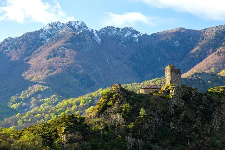 Mayres - Ruines de Montlaur ©S.BUGNON Mayres - Ruines de Montlaur ©S.BUGNON