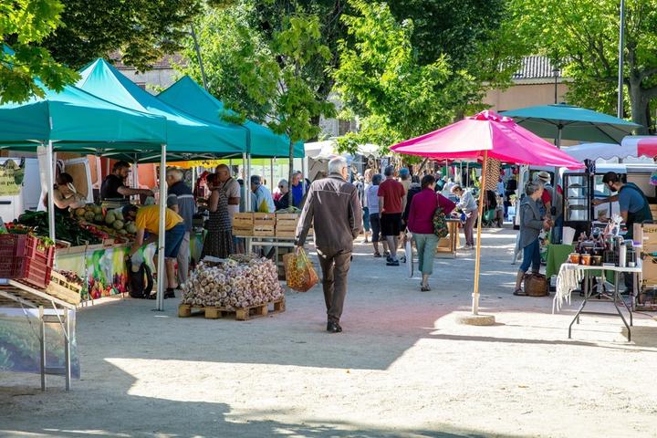 Thueyts - Marché du vendredi en été 2 ©sourcesetvolcans Thueyts - Marché du vendredi en été 2 ©sourcesetvolcans