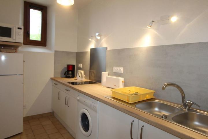 Coin cuisine refait à neuf avec plaque induction.