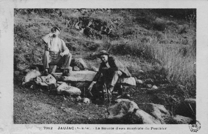 Sources du Peschier - ancienne photo ©mairiedejaujac Sources du Peschier - ancienne photo ©mairiedejaujac