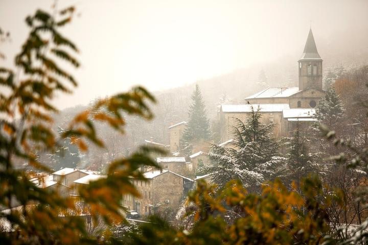 La Souche - Eglise St Louis en hiver ©S.BUGNON La Souche - Eglise St Louis en hiver ©S.BUGNON