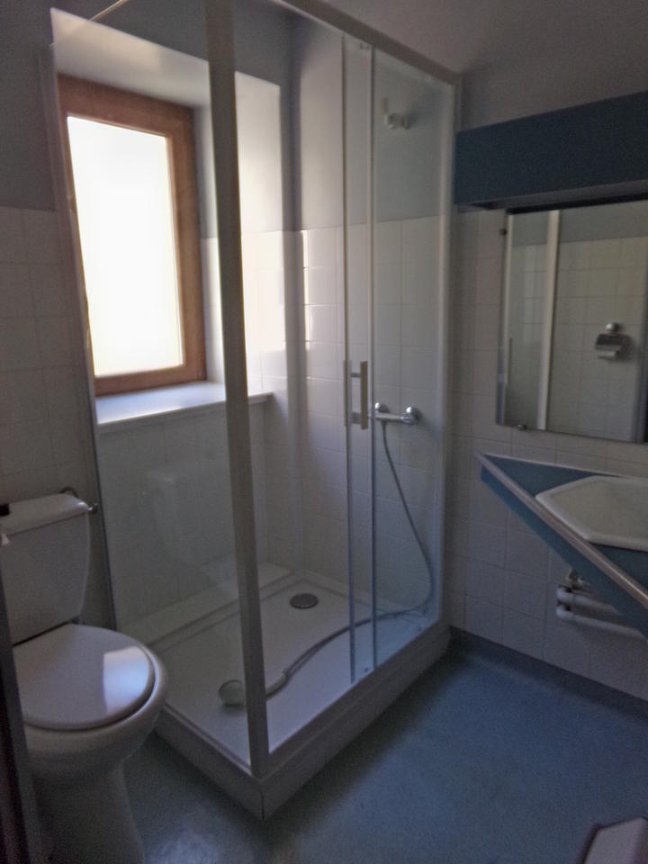 Salle d'eau gîte étape loubaresse