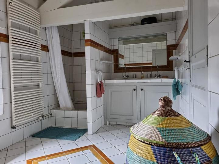 La salle de bain et toilettes 1er étage