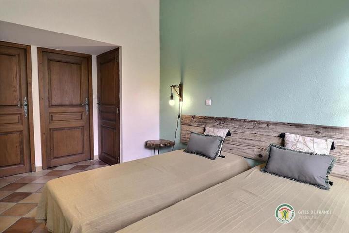 Chambre 1 en rez-de-chaussée 2 lits de 80