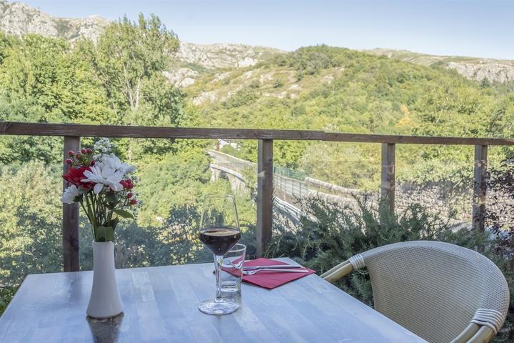 Auberge de Montpezat terrasse