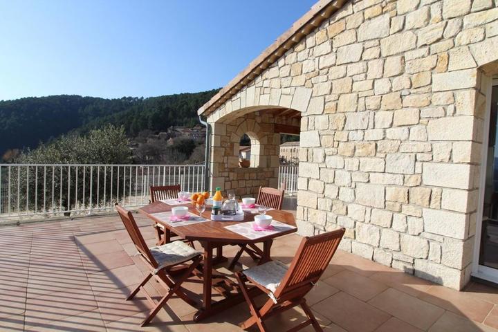 Petit déjeuner en terrasse