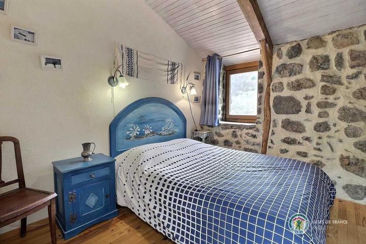 Chambre Santorine à l'étage avec douche