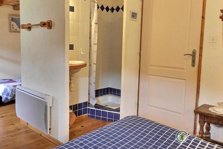 Chambre Santorine à l'étage avec douche