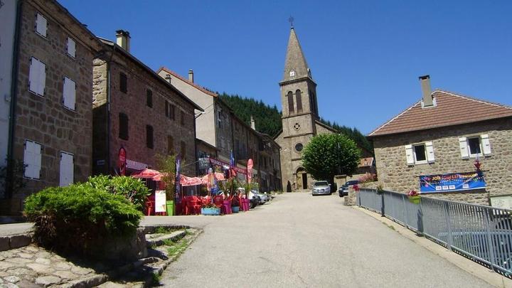 centre du village à 1.3 km.