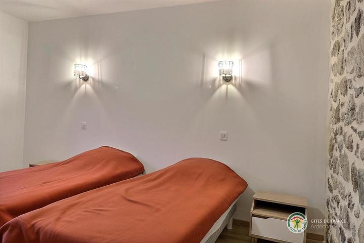 Chambre 2 au rez de chaussée 2 lits de 90 cm