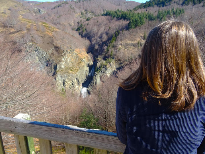 Péreyres - Vue sur les cascades du Ray Pic depuis le belvédère ©Maeva-lopez ©OTASV Péreyres - Vue sur les cascades du Ray Pic depuis le belvédère ©Maeva-lopez ©OTASV
